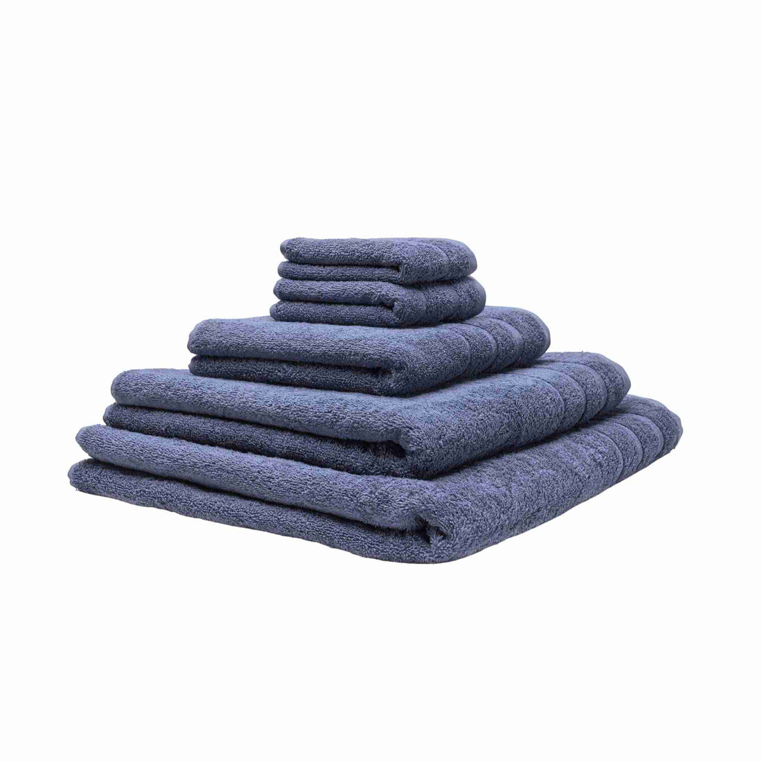 Fem økologiske håndklæder stablet oven på hinanden. Farven er gråblå.