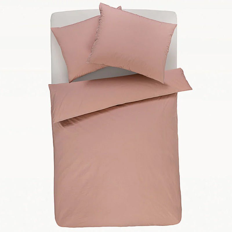 Økologisk sengetøj i farven rose/ lyserød. Sengetøjet er percale, som giver en crisp følelse